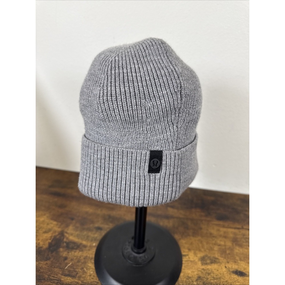 Lululemon Gray Merino Wool Beanie 94% Merino Knit Hat Lightweight Stretch NWT